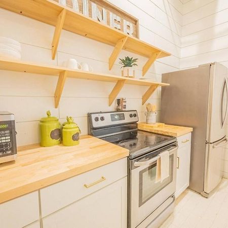 Darlin' Downtown Dawghouse Apartment เอเธนส์ ภายนอก รูปภาพ