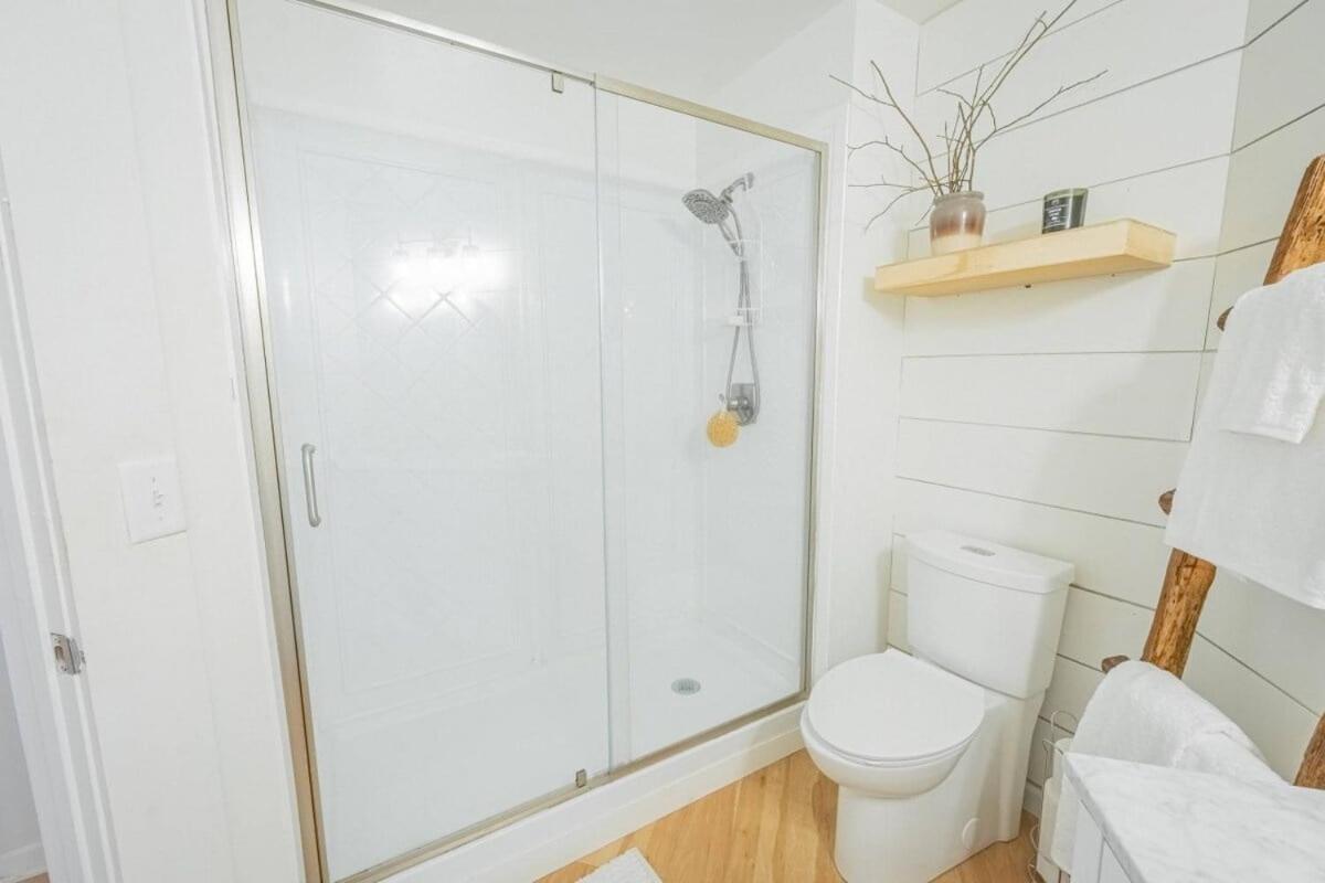 Darlin' Downtown Dawghouse Apartment เอเธนส์ ภายนอก รูปภาพ