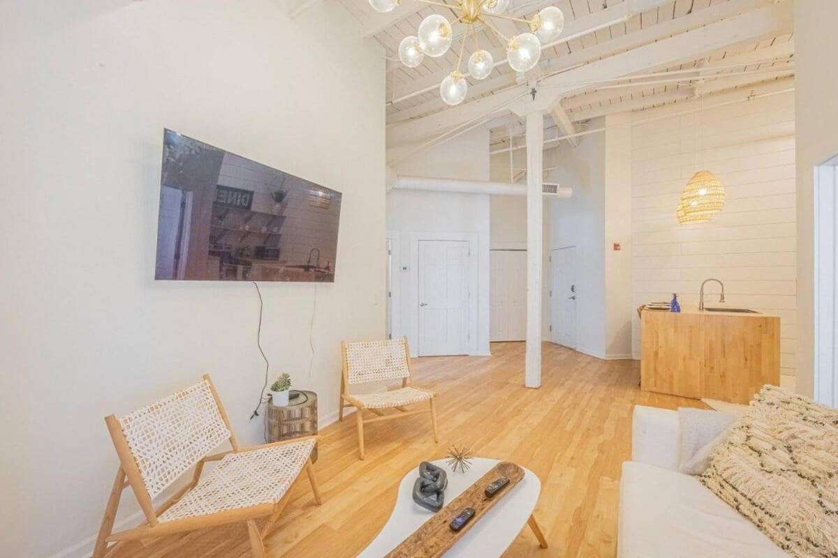 Darlin' Downtown Dawghouse Apartment เอเธนส์ ภายนอก รูปภาพ