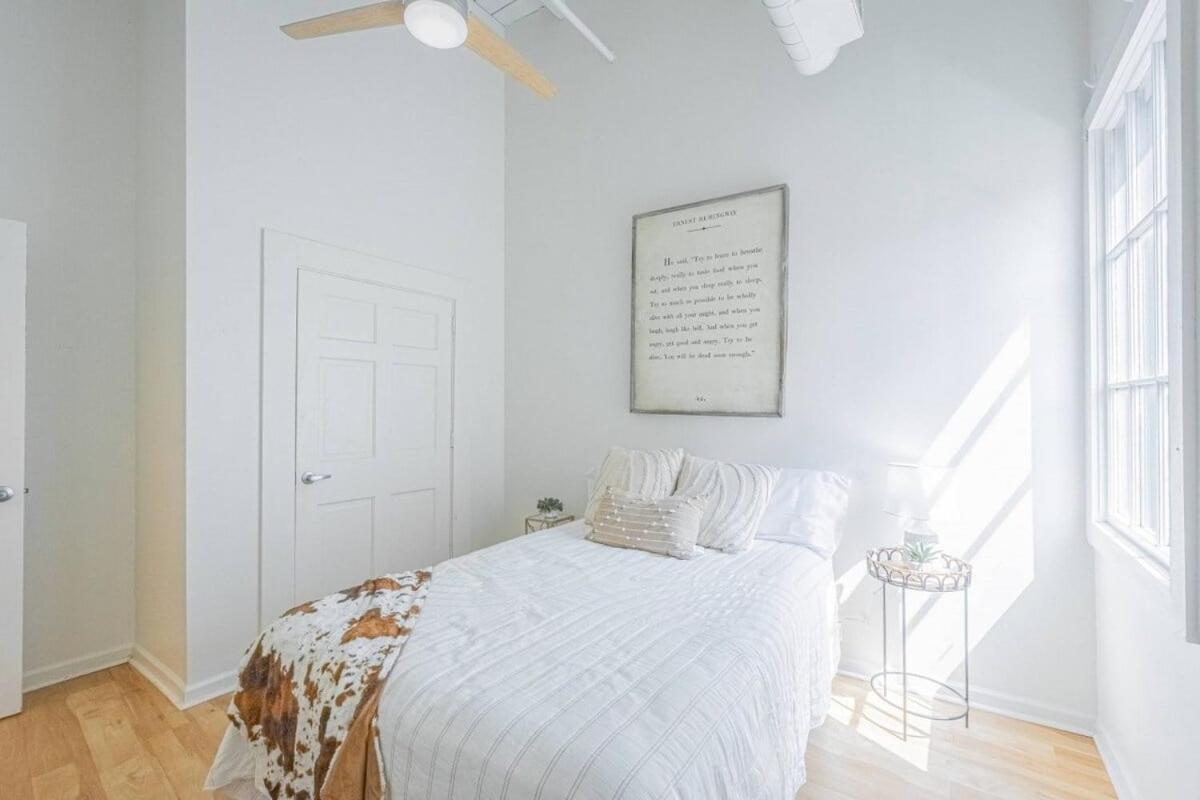 Darlin' Downtown Dawghouse Apartment เอเธนส์ ภายนอก รูปภาพ