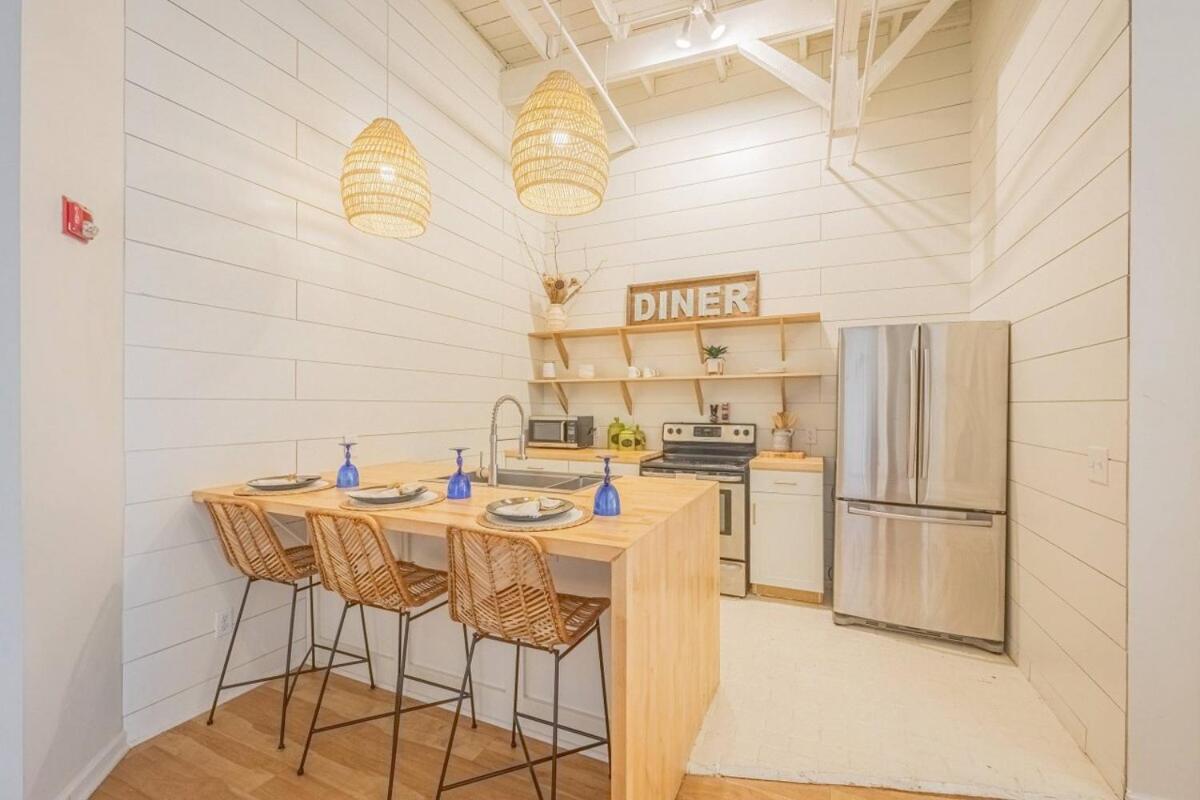 Darlin' Downtown Dawghouse Apartment เอเธนส์ ภายนอก รูปภาพ