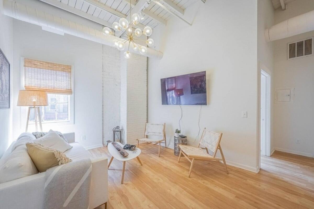 Darlin' Downtown Dawghouse Apartment เอเธนส์ ภายนอก รูปภาพ